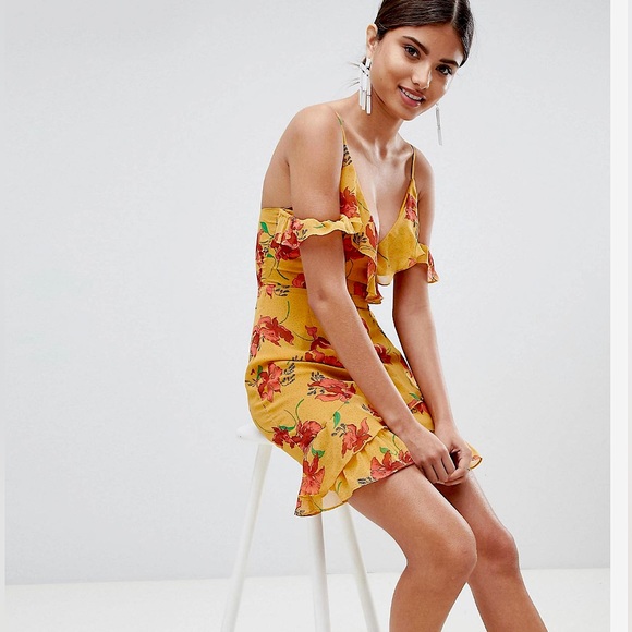 Missguided Floral Ruffle Wrap Dress - Picture 6 of 9